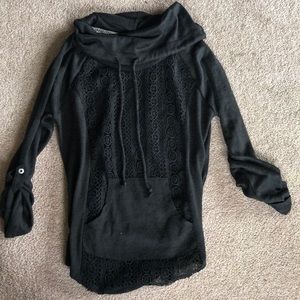 Turtleneck black quarter-sleeve sweater